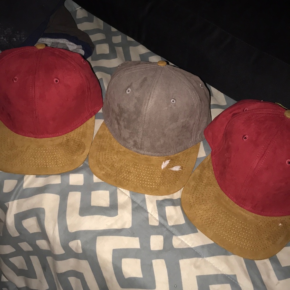 3 Lids PL Suede Strapback 2 Mar/Whe, 1 Gry/Whe Lot